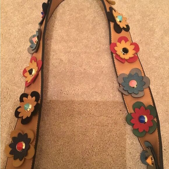 Saddle Bag Crossbody with Flower Designs on Strap - Picture 4 of 7
